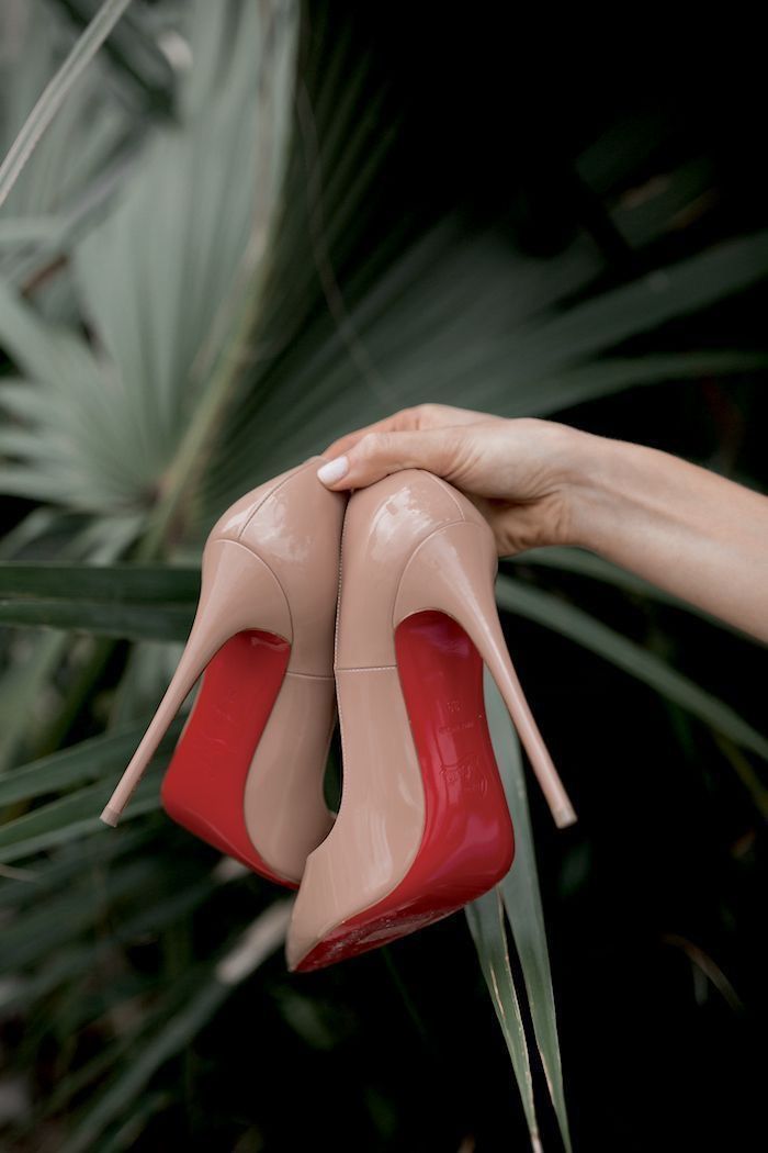 CHRISTIAN LOUBOUTIN RED SOLE LEATHER HEELS - NUDE 👠