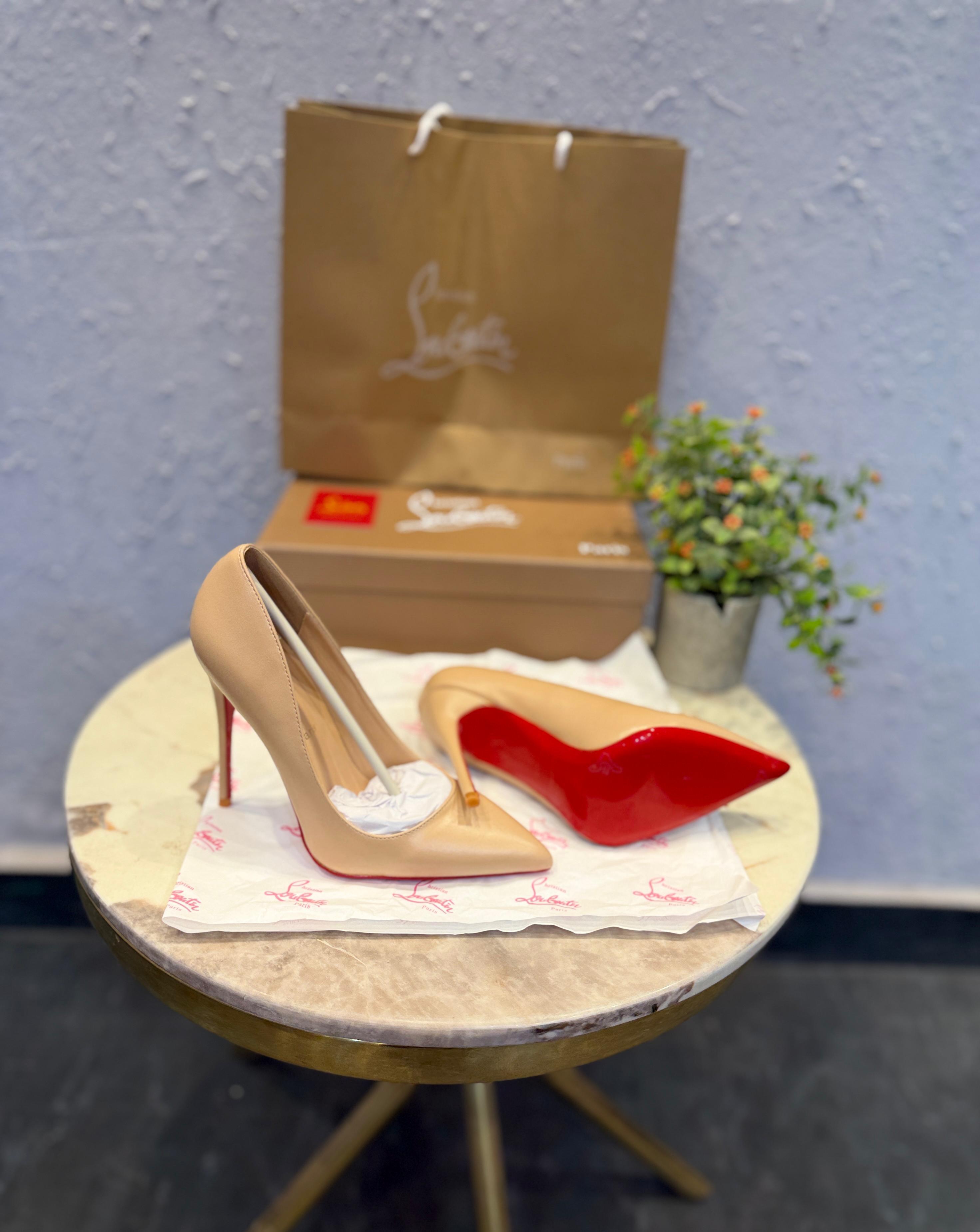 CHRISTIAN LOUBOUTIN RED SOLE LEATHER HEELS - NUDE 👠