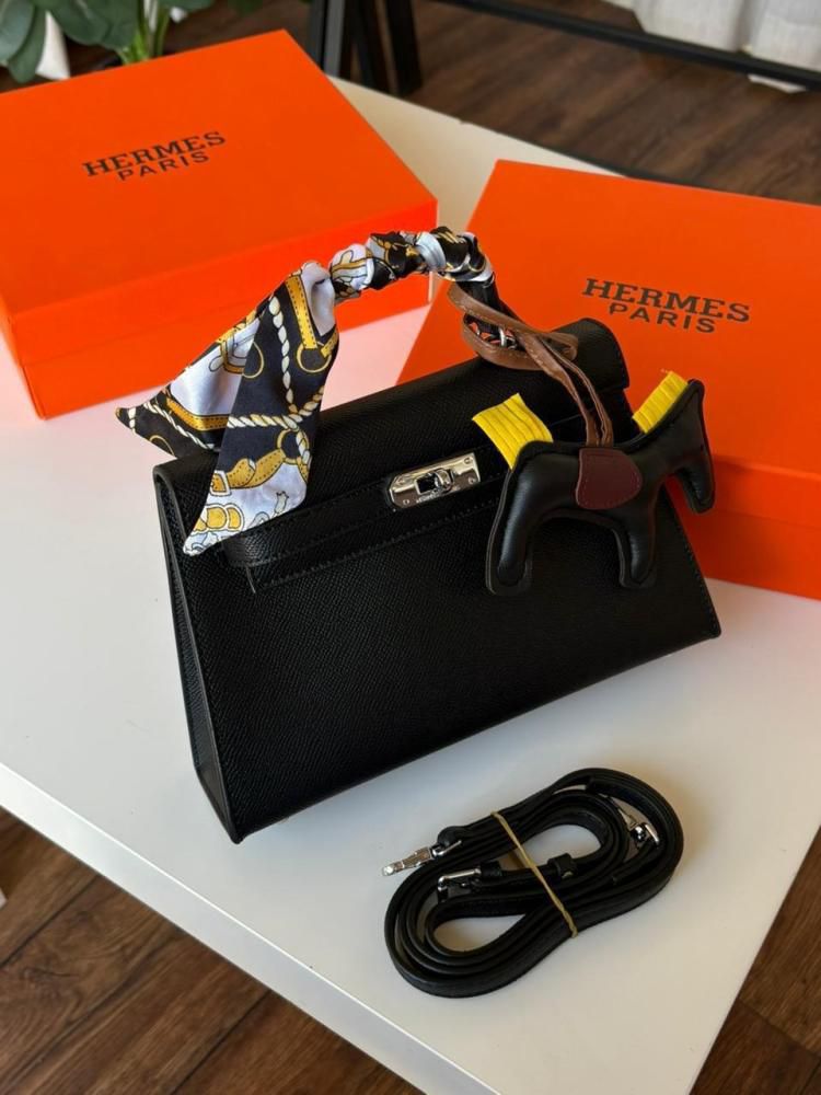 *HERMES KELLY ADORNED WITH HORSE SHAPED PREMIUM LEATHER HAND BAG