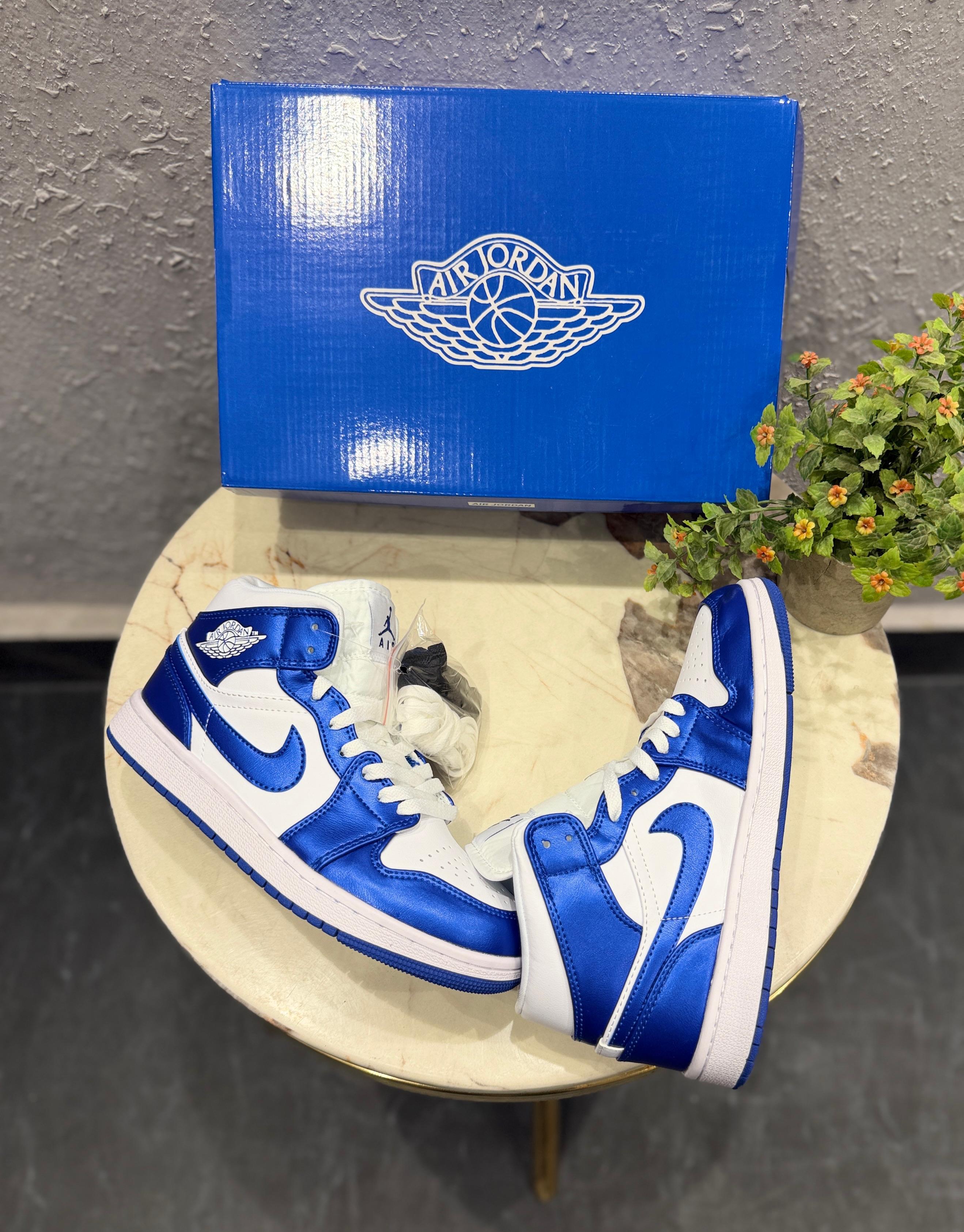 AIR JORDANS RETRO 1 MID KENTUCKY ROYAL BLUE