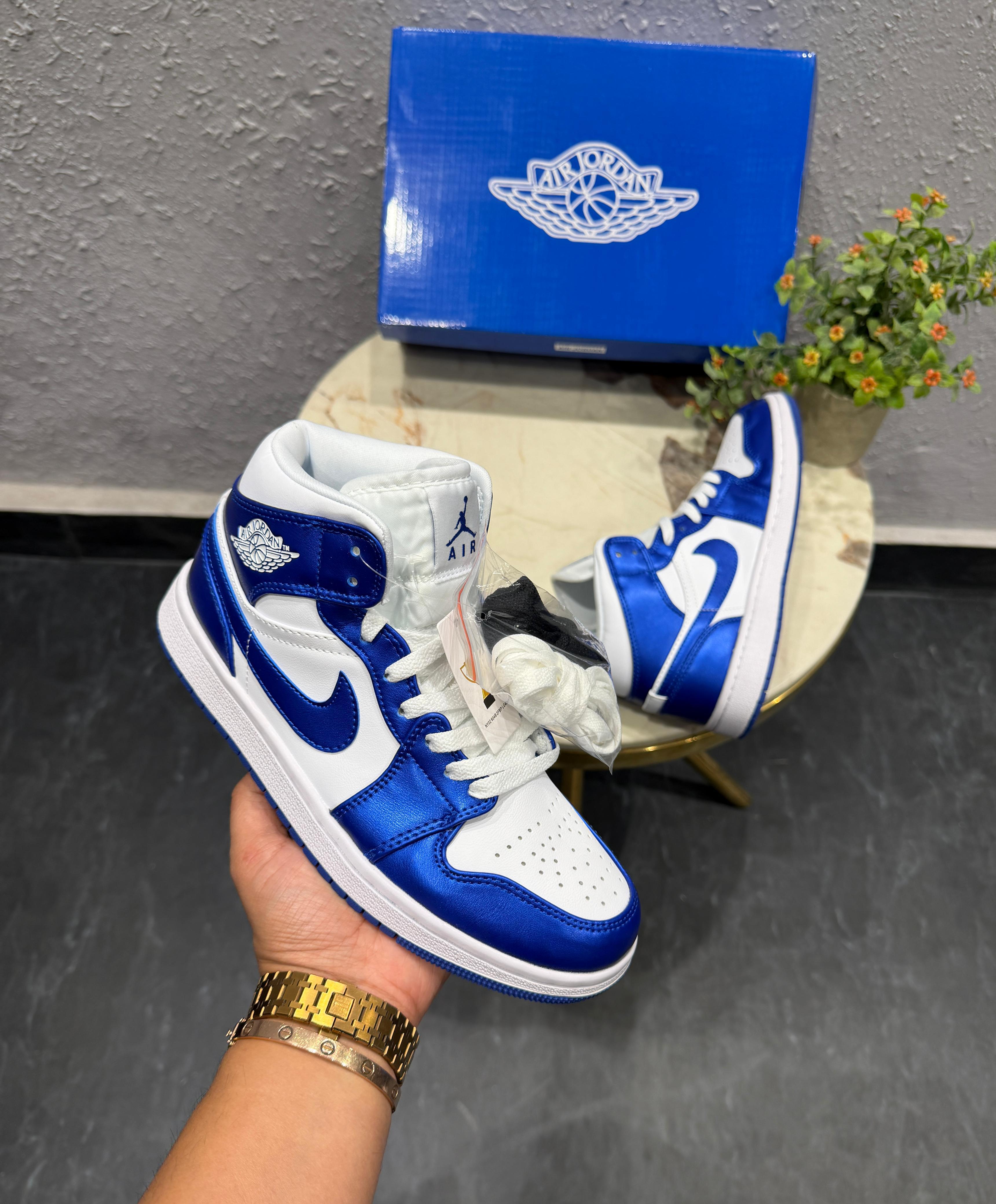 AIR JORDANS RETRO 1 MID KENTUCKY ROYAL BLUE