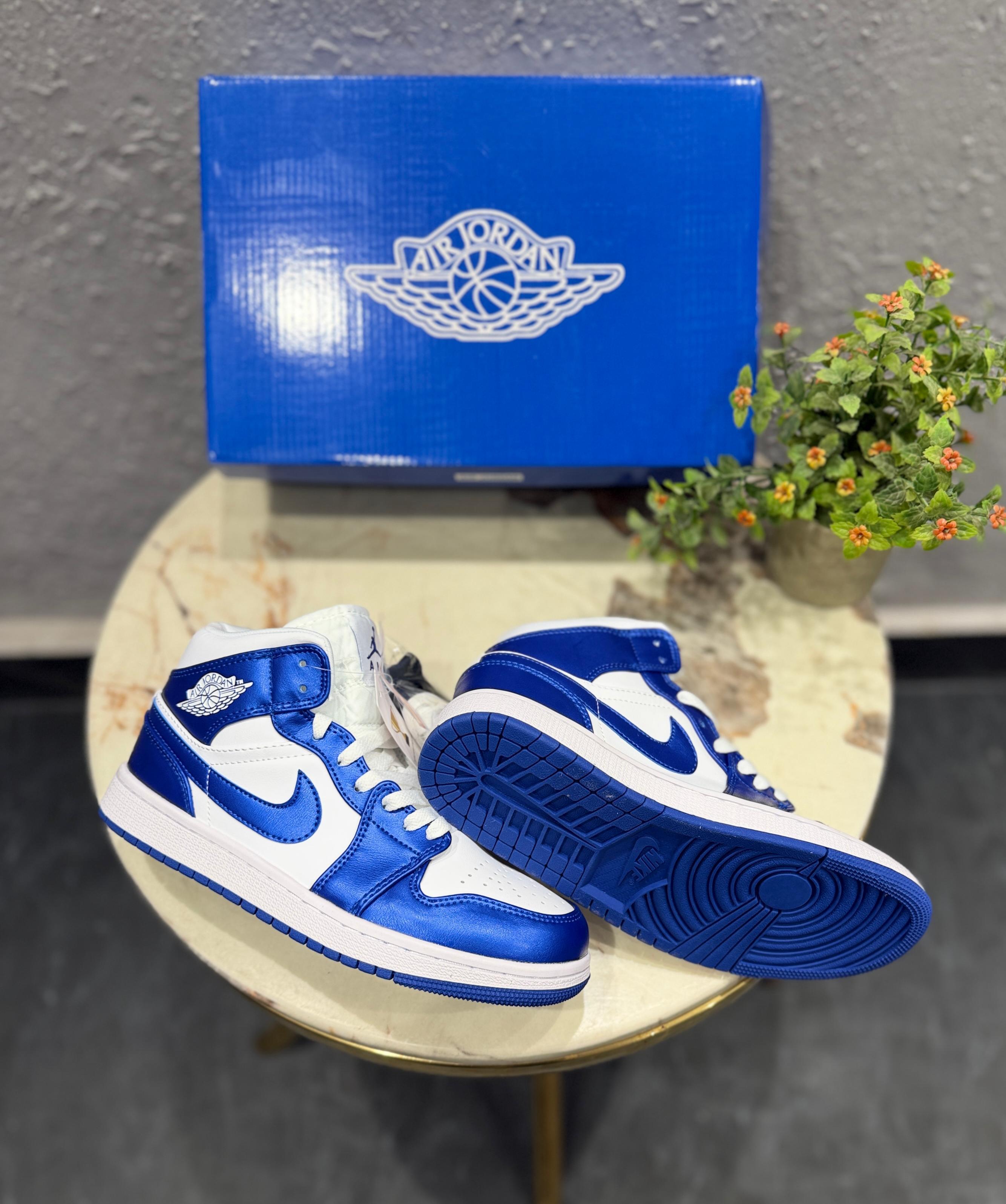 AIR JORDANS RETRO 1 MID KENTUCKY ROYAL BLUE