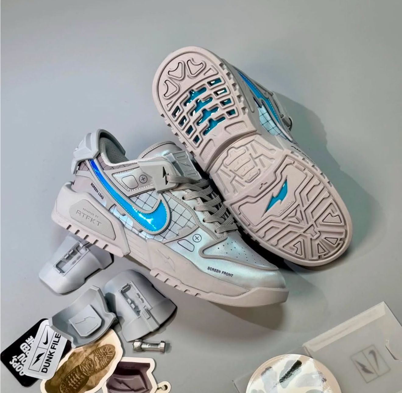 RTFKT X Nike Dunk Genesis