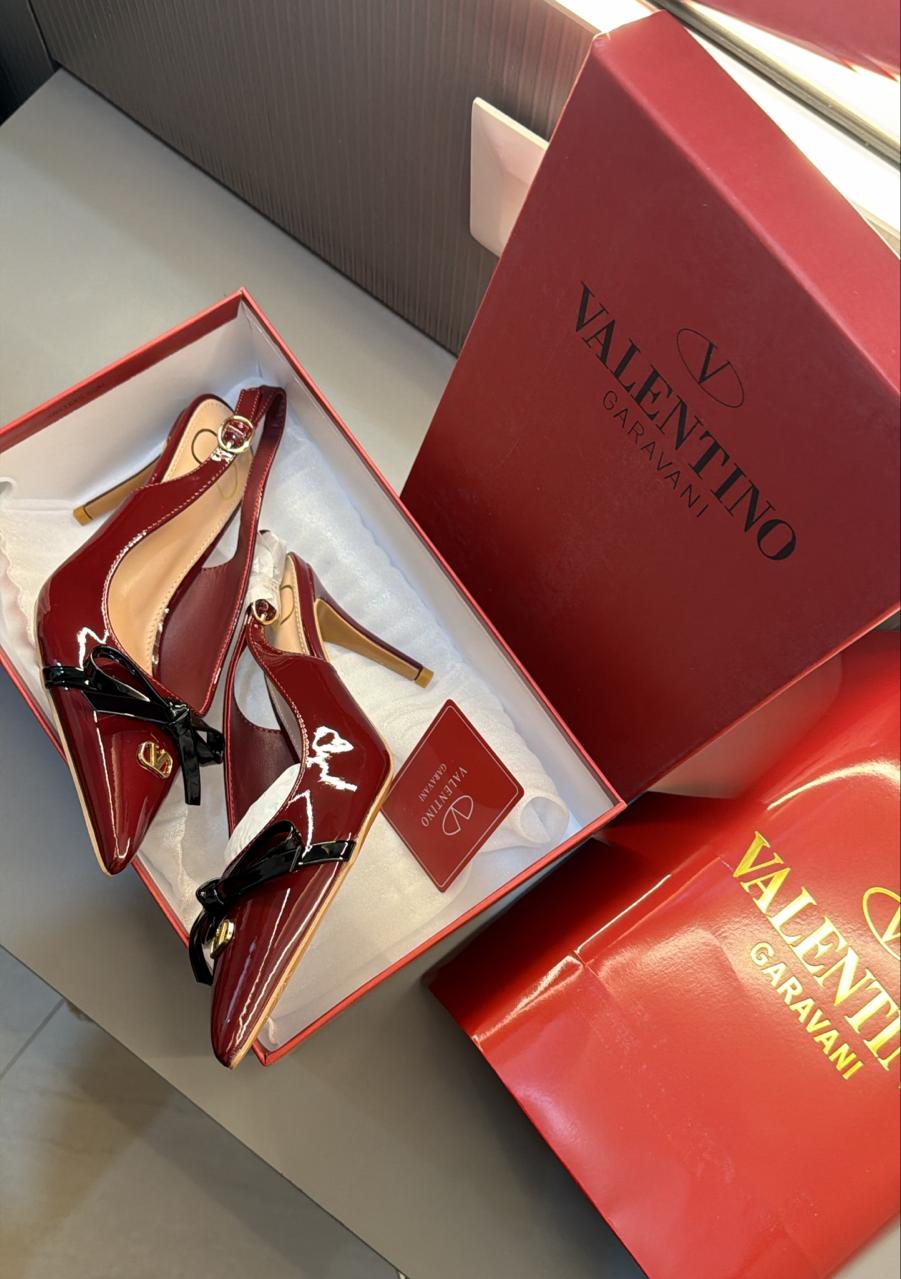 Valentino Garavani Bepointy Slingback Pumps