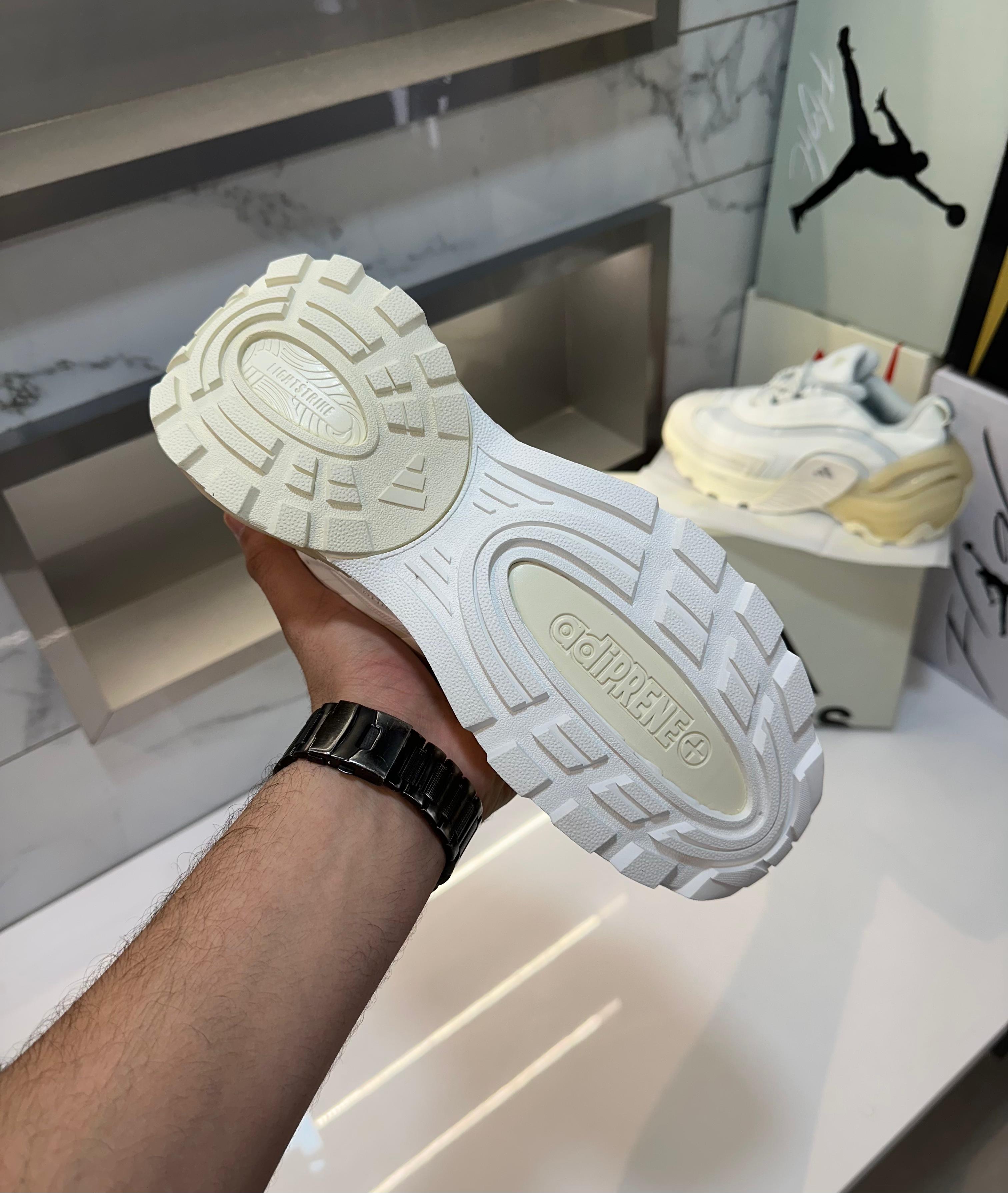 Adidass Wonder Runner Turbo