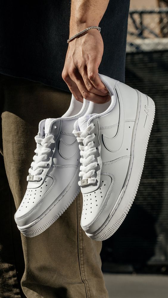 NIKE AIRFORCE 1 LOW TRIPLE WHITE