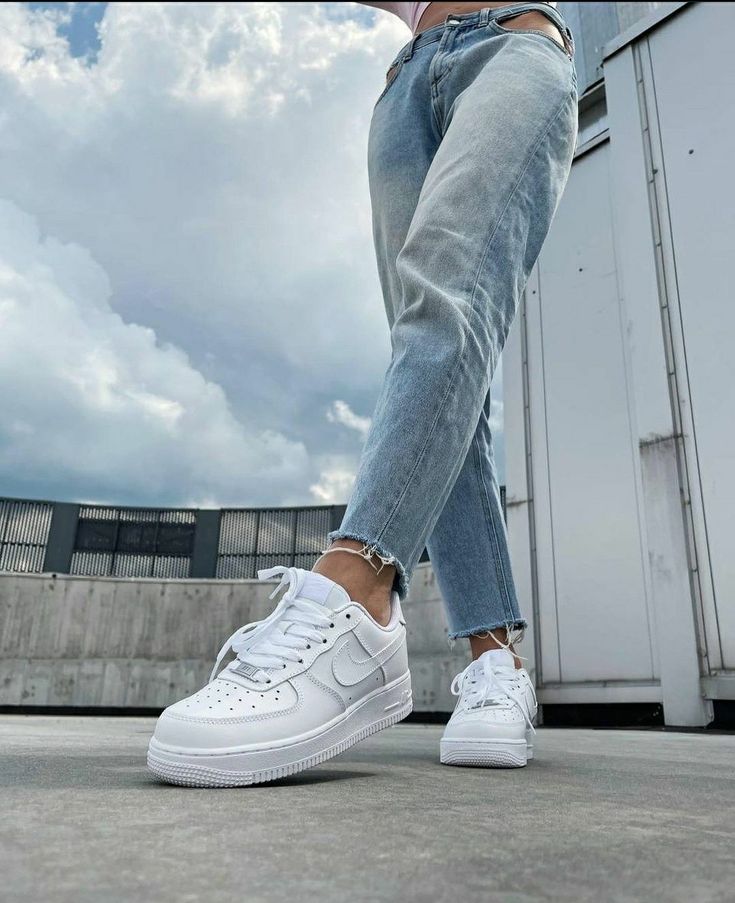 NIKE AIRFORCE 1 LOW TRIPLE WHITE